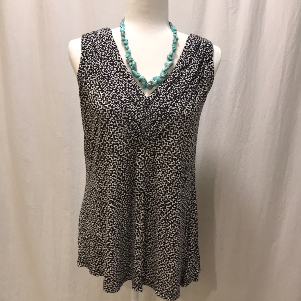 Black and white print tank